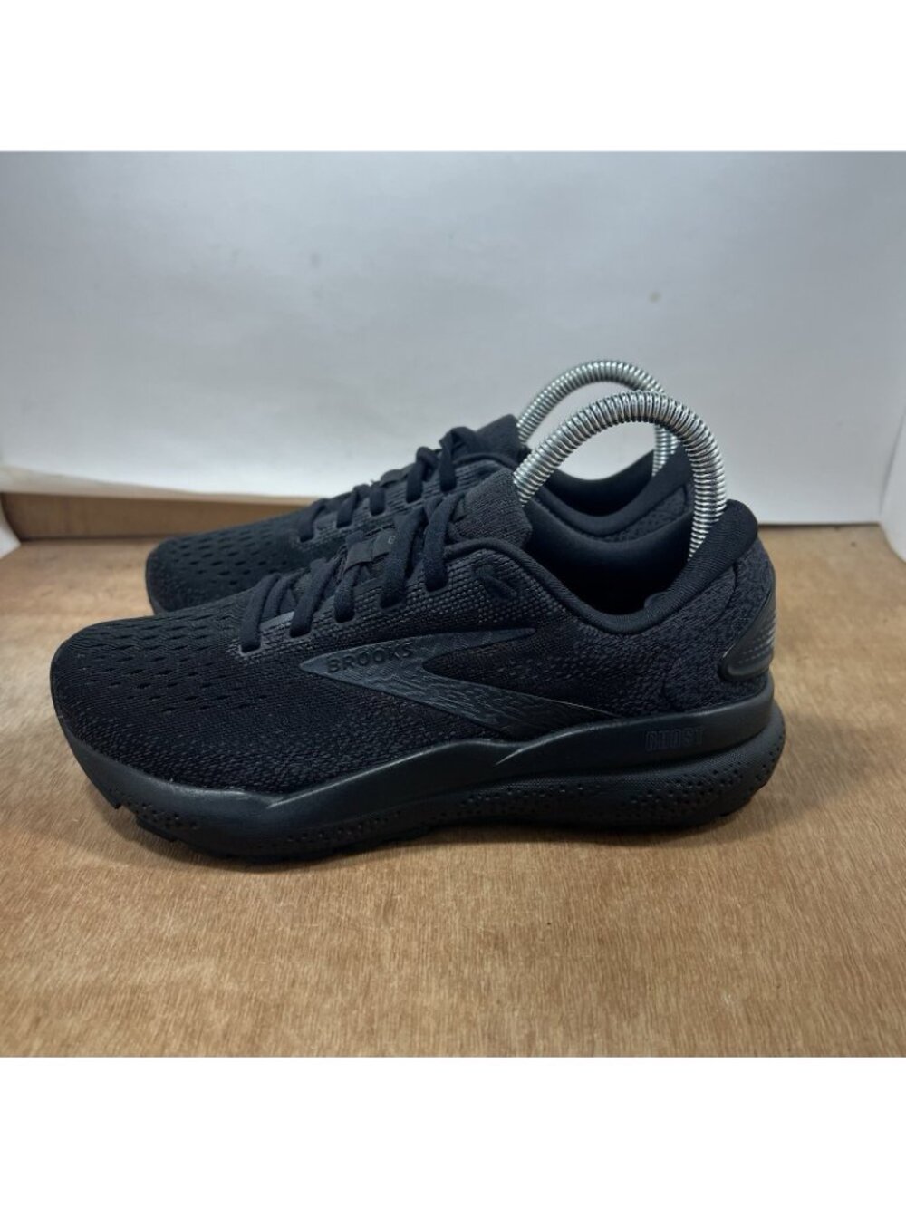 Brooks Ghost 16 Women's Size 6 B Black Running Shoes - Picture 3 of 9